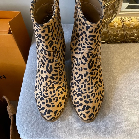 SOLD: Leopard Booties size 7 - Picture 2 of 4